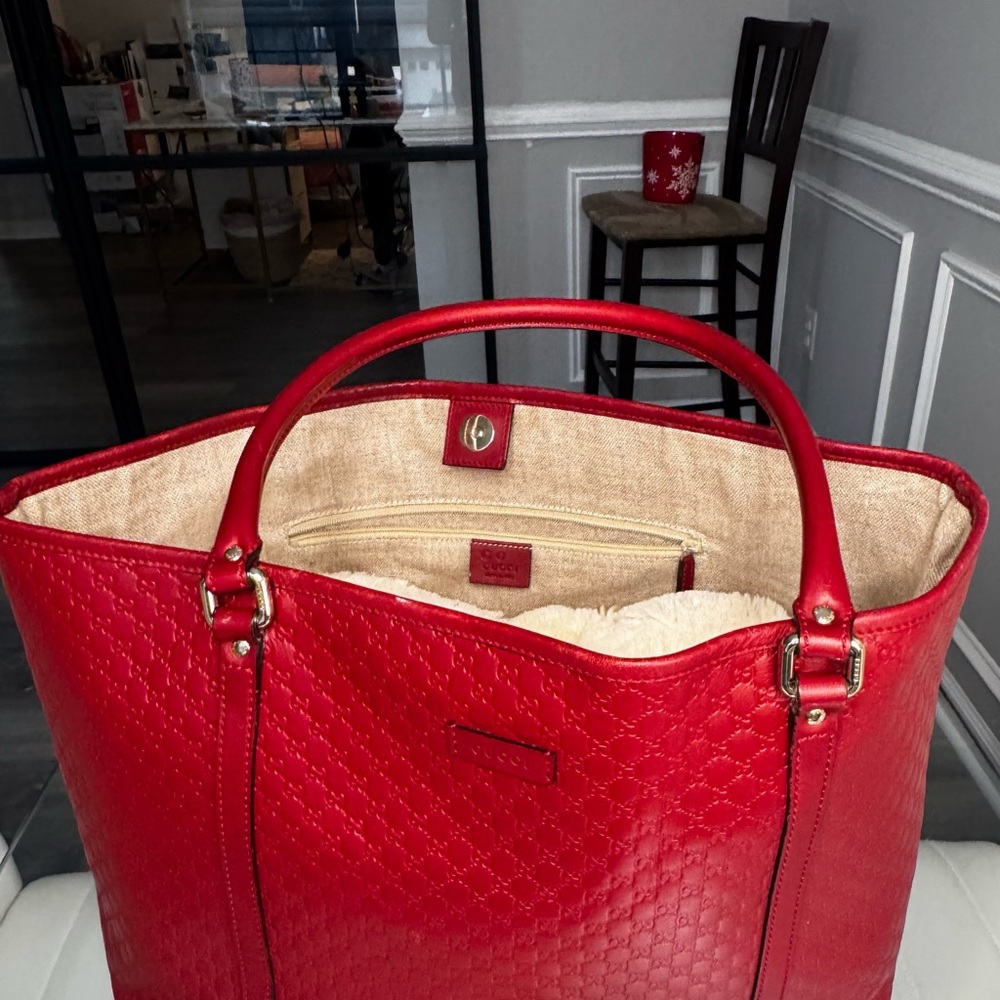 AUTHENTIC Gucci Microguccissima Soft Margaux Tote – Red Leather